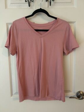 Time and Tru Women's V-Neck Tee in Dusty Pink